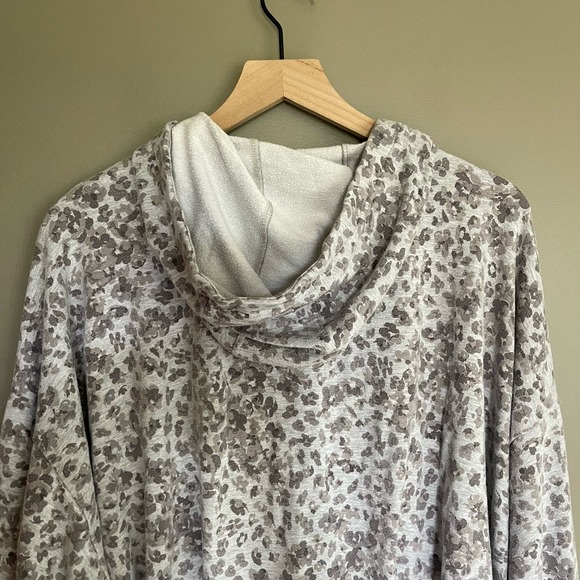 Athleta Balance Printed Sweatshirt Size 2X Spotted Gray Leopard Print Hoodie - Picture 15 of 16